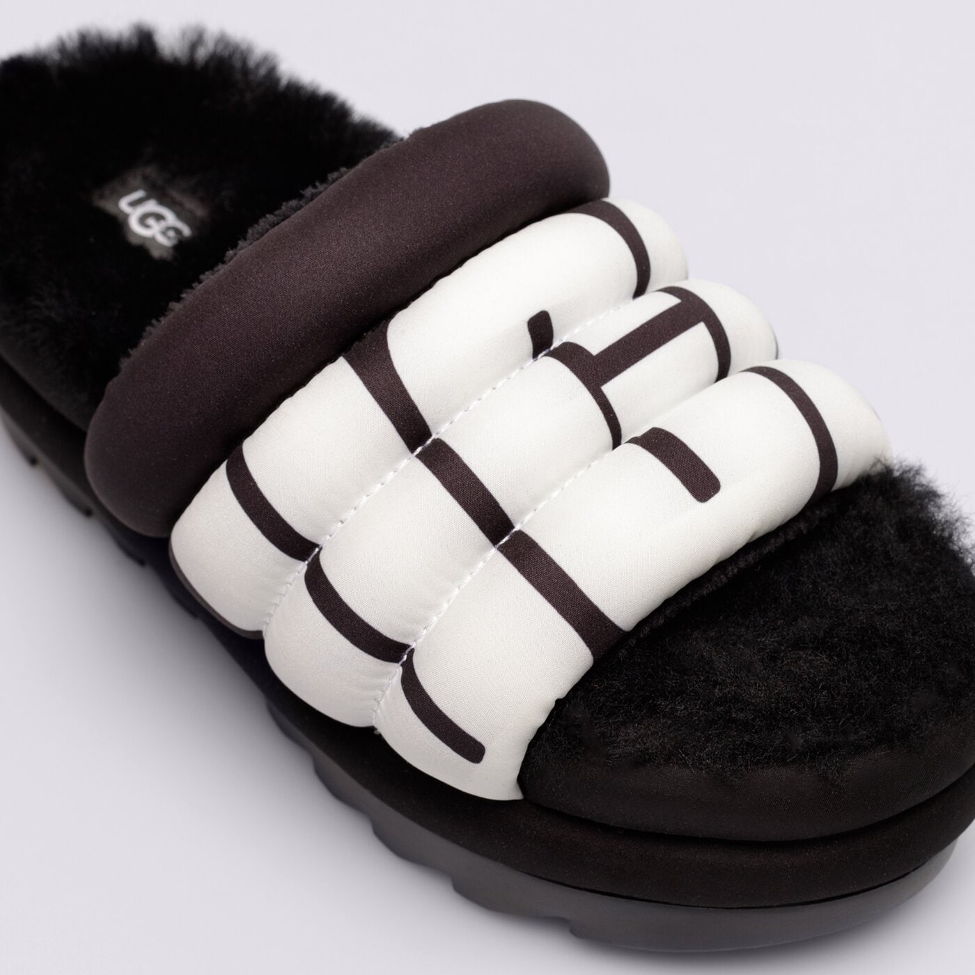Дамски чехли и сандали UGG MAXI SLIDE LOGO 1127067-black цвят черен