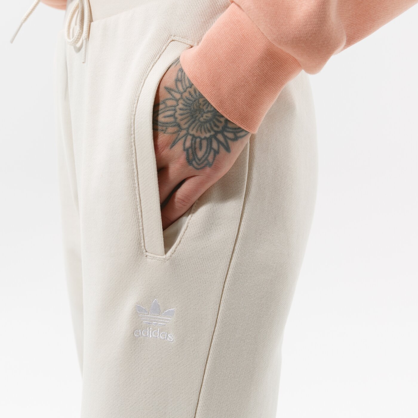 Дамски панталони ADIDAS ПАНТАЛОНИ ESSENTIAL JOGGERS h37873 цвят бежов