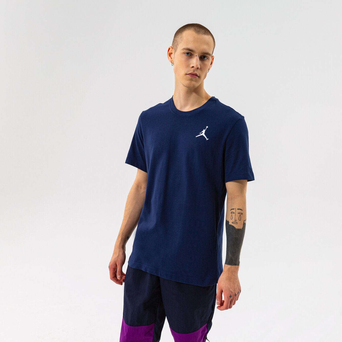 Мъжка тениска JORDAN ТЕНИСКА M J JUMPMAN EMB SS CREW dc7485-410 цвят тъмносин