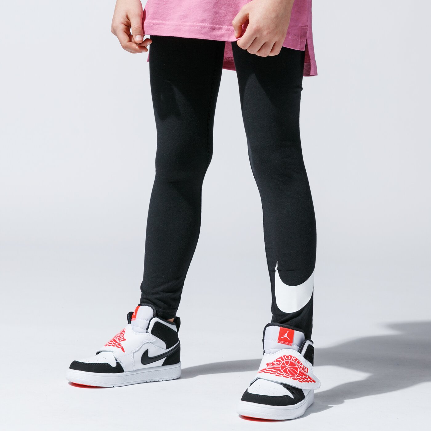 Детски панталони NIKE КЛИН SPORTSWEAR GIRL ar4076-010 цвят черен