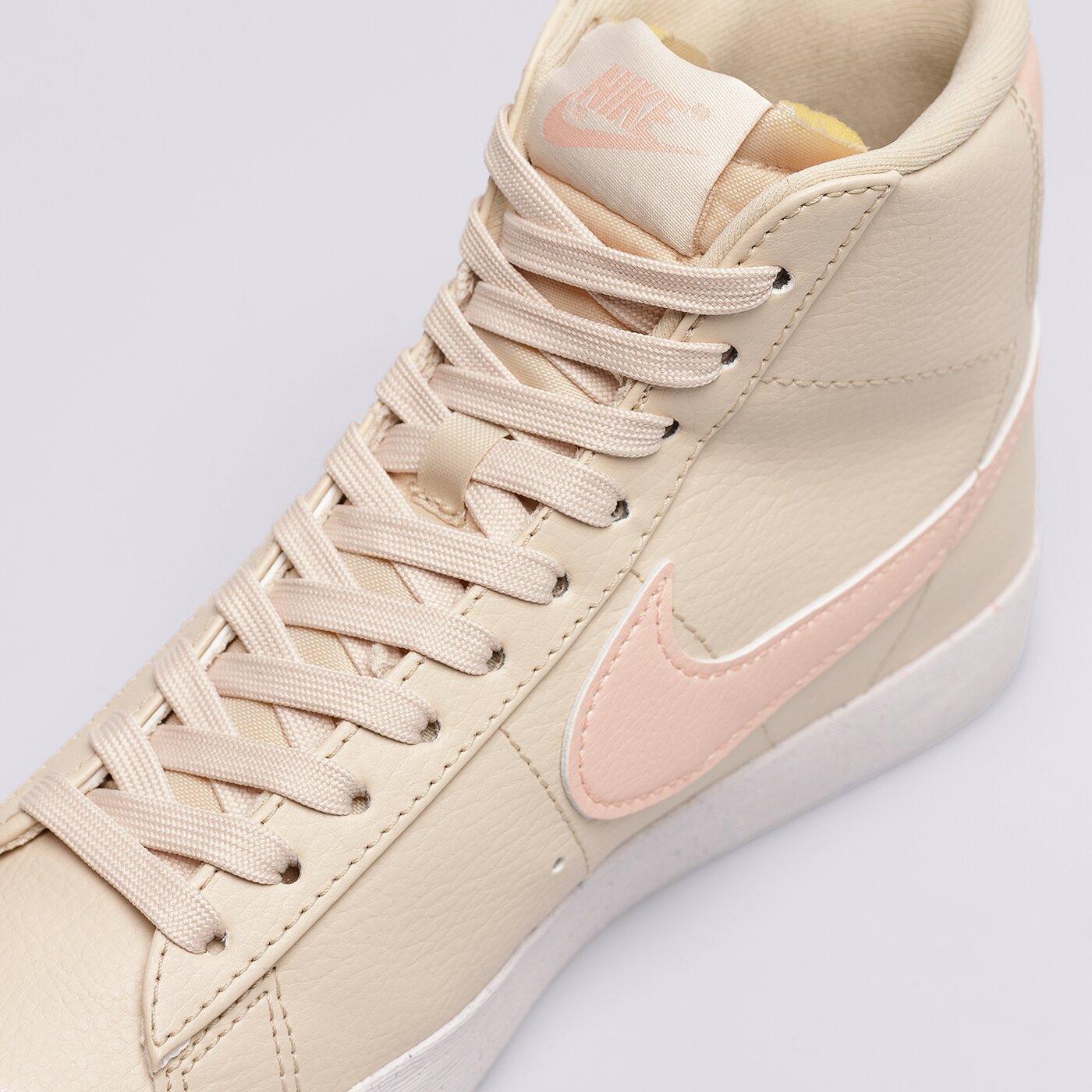 Дамски маратонки NIKE W BLAZER MID '77 NEXT NATURE fb0780-100 цвят бежов