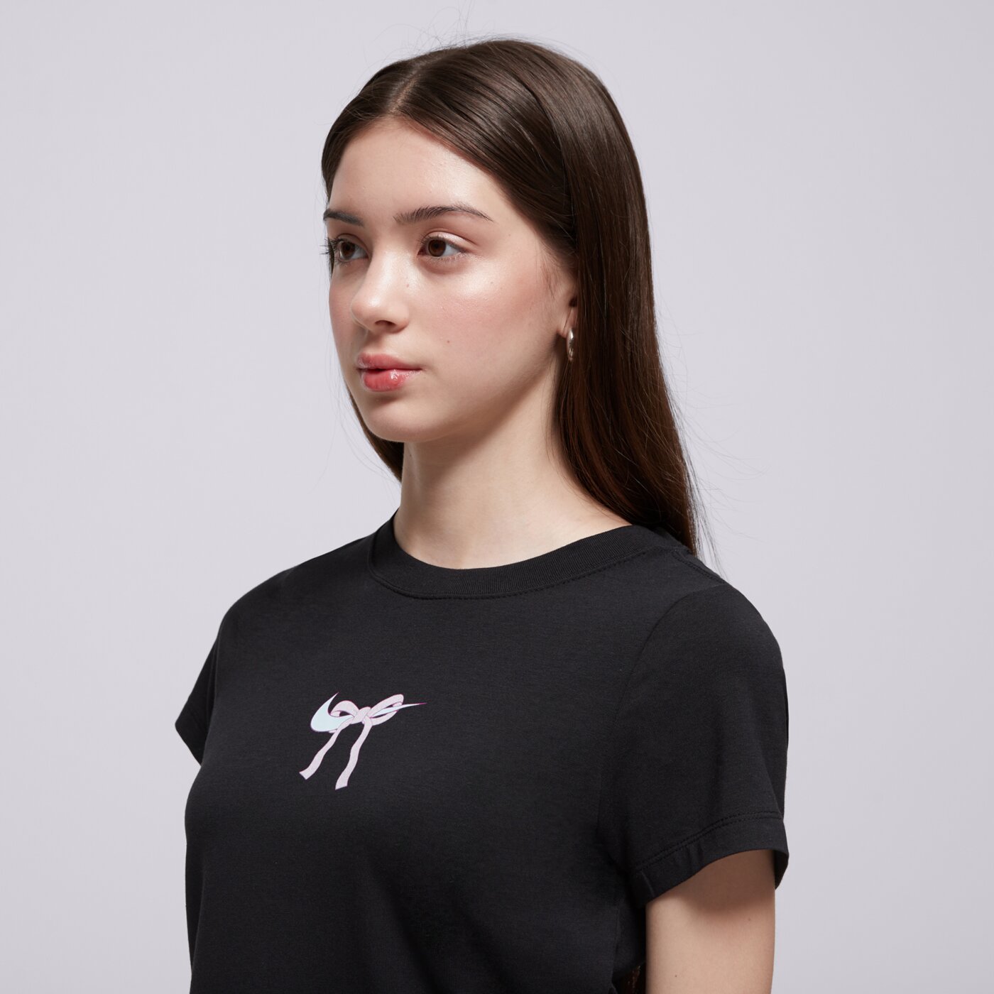 Детска тениска NIKE ТЕНИСКА G NSW TEE BOW GIRL hq2344-010 цвят черен