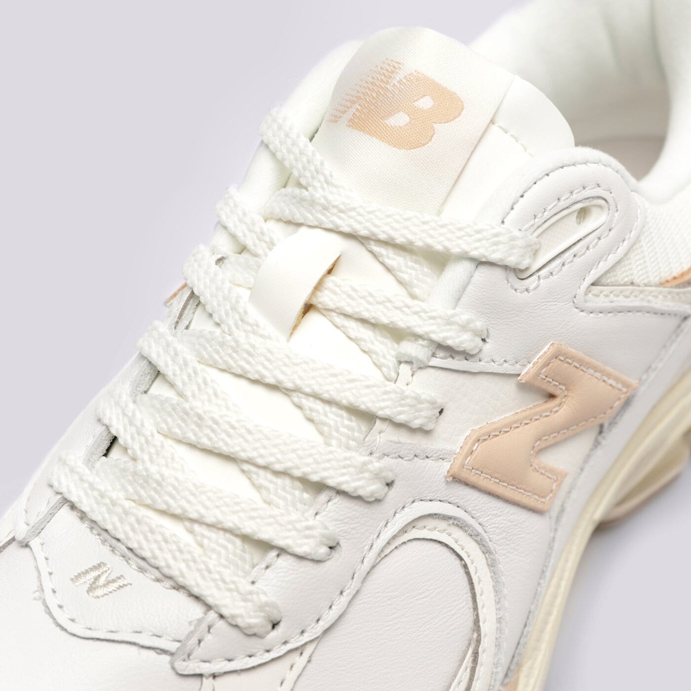 Дамски маратонки NEW BALANCE 2002  m2002rvf цвят бял