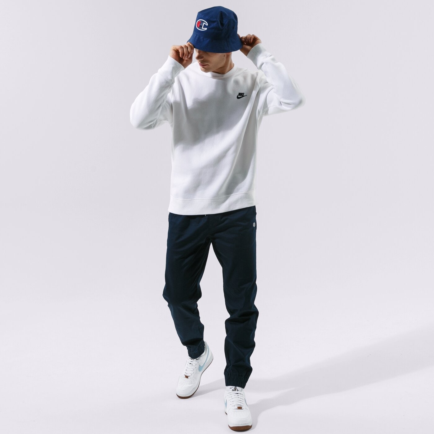 Мъжки суичър NIKE СУИТЧЪР SPORTSWEAR CLUB FLEECE bv2662-100 цвят бял