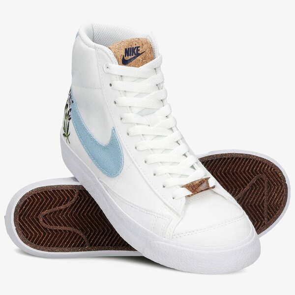 Дамски маратонки NIKE BLAZER MID '77 SE dc9265-100 цвят бял