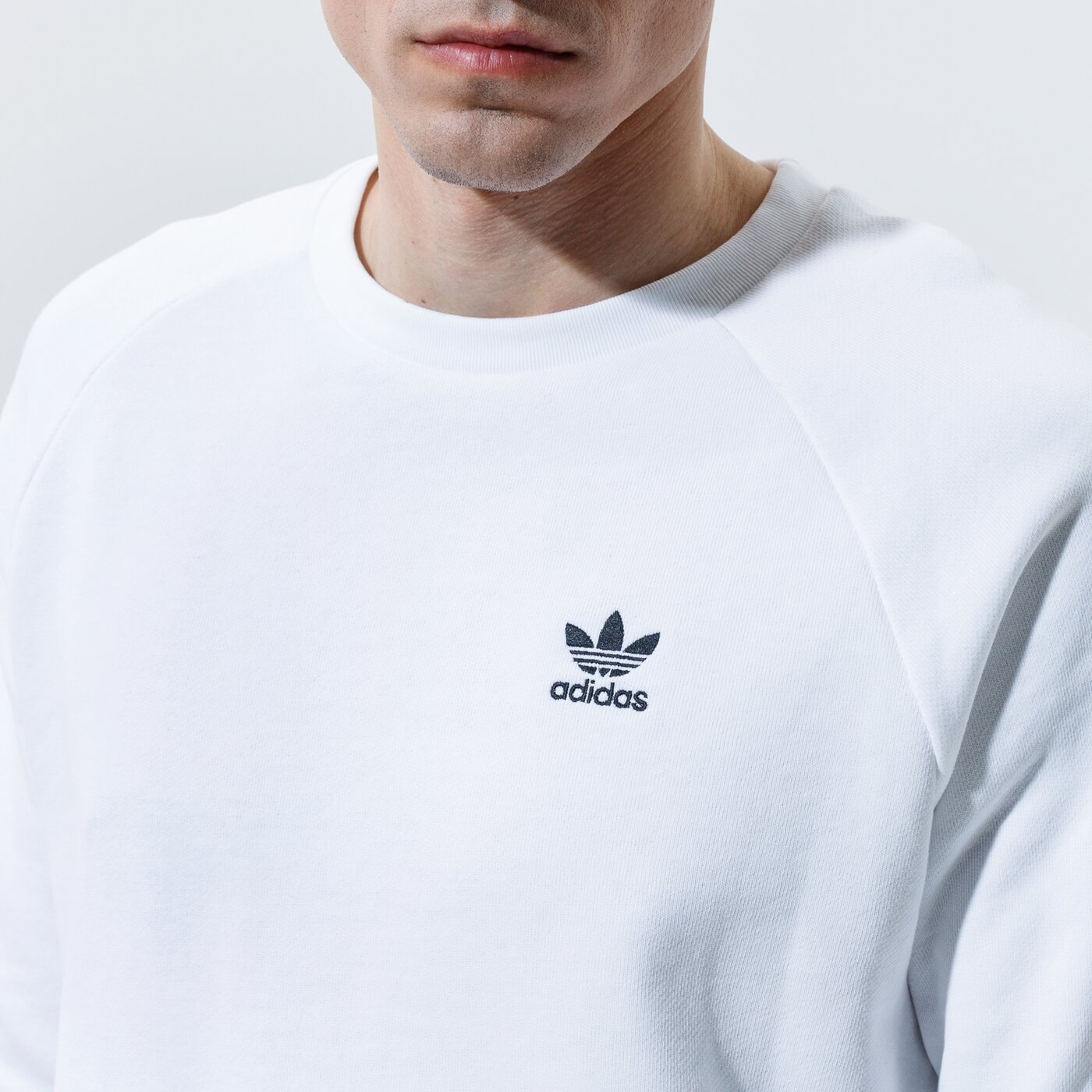 Мъжки суичър ADIDAS СУИТЧЪР ESSENTIAL CREW ed6208 цвят бял