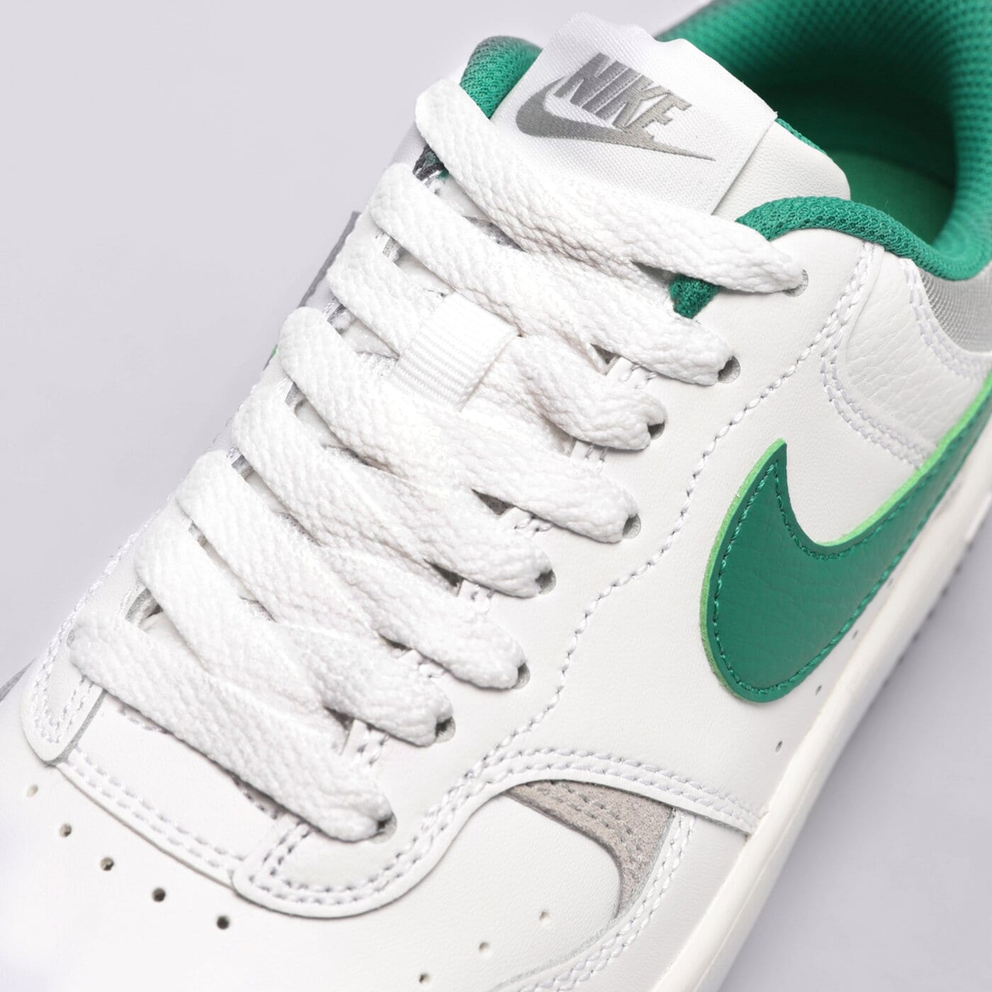 Дамски маратонки NIKE GAMMA FORCE dx9176-106 цвят бял