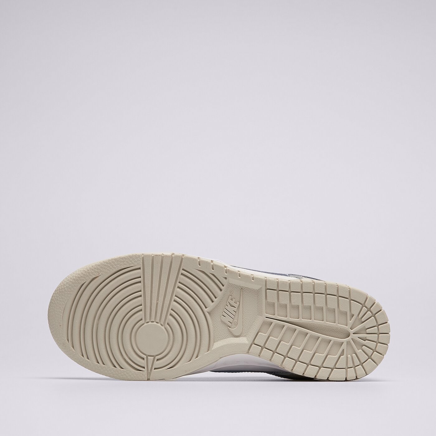 Дамски маратонки NIKE DUNK LOW  hf0023-100 цвят бежов