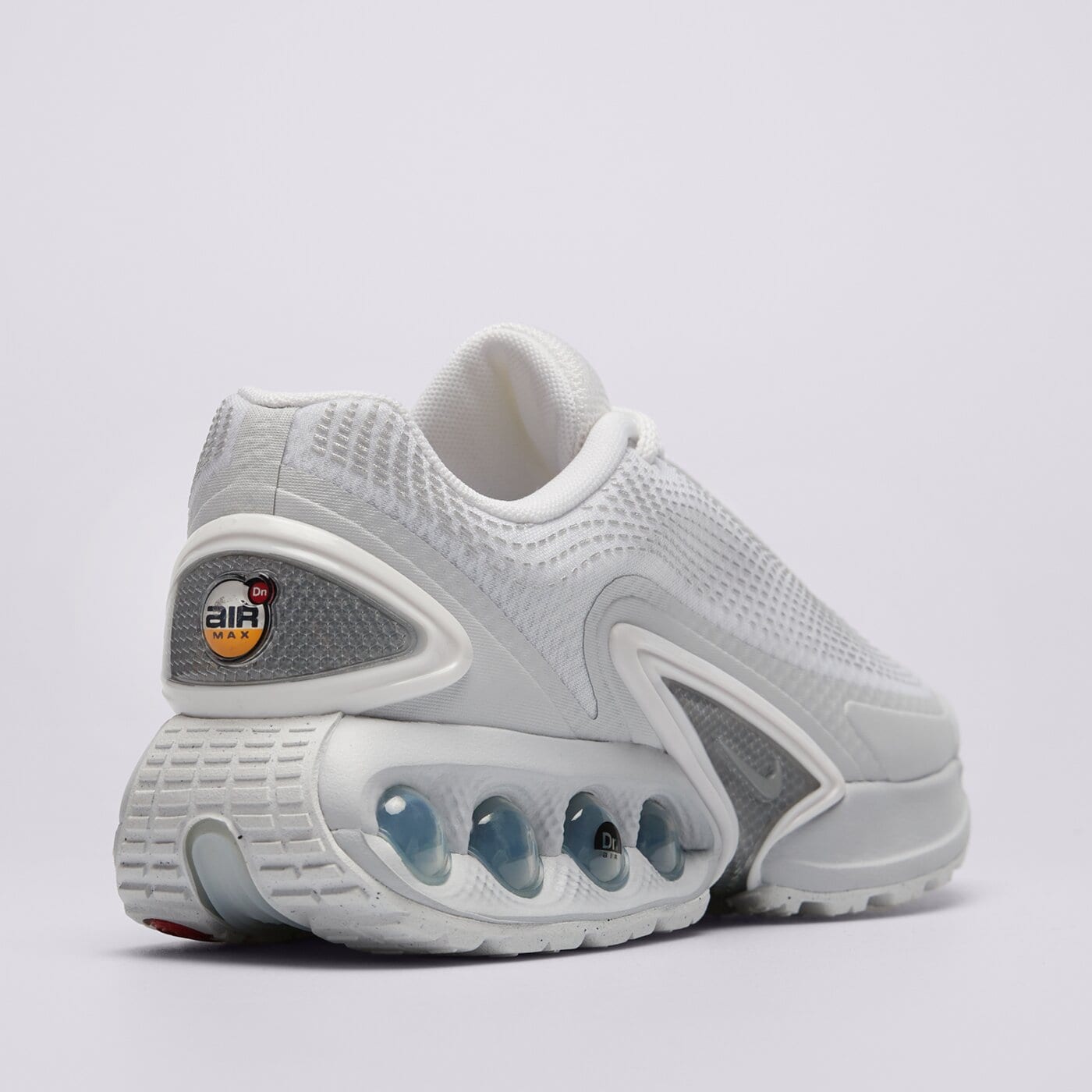 Дамски маратонки NIKE W AIR MAX DN  fj3145-100 цвят бял