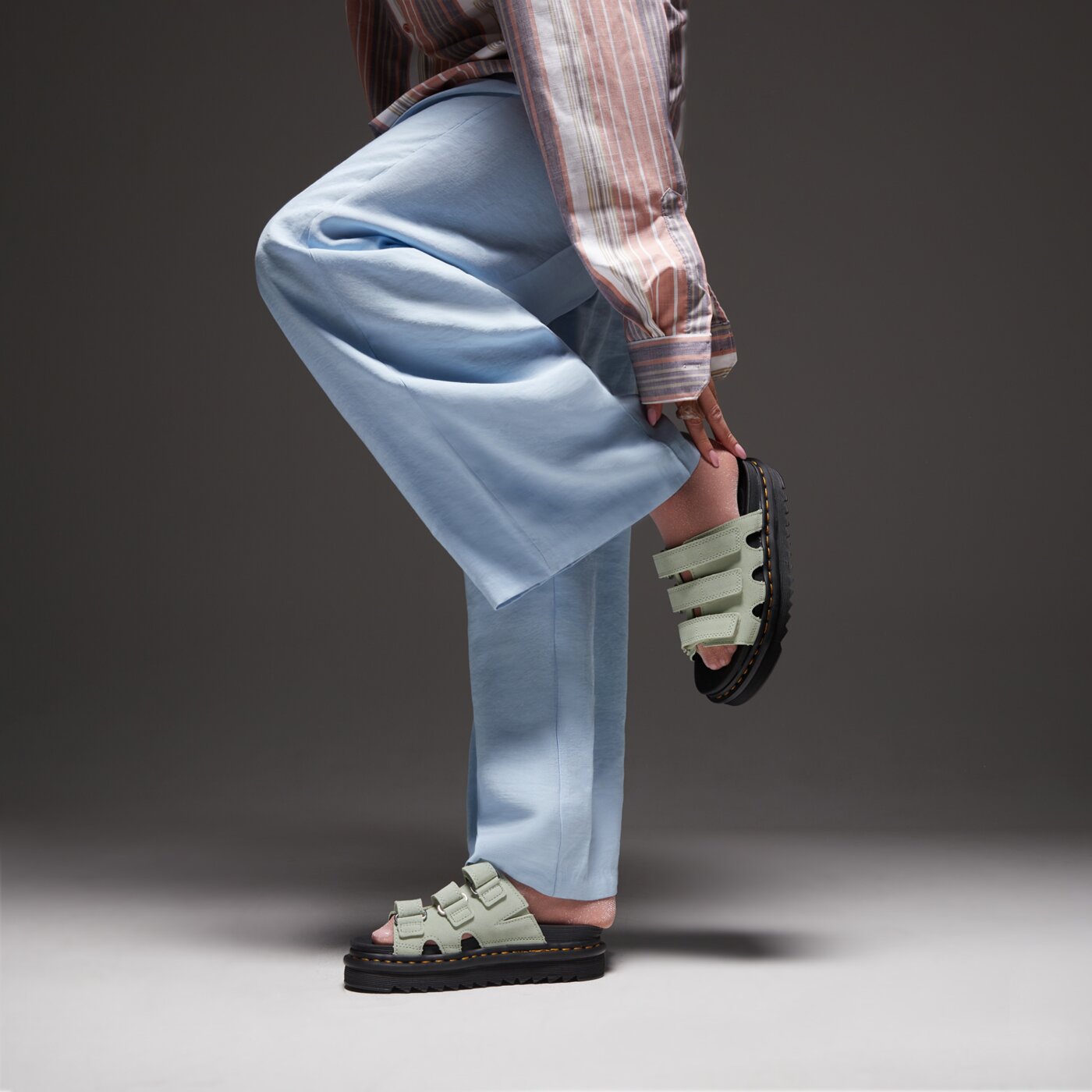 Дамски чехли и сандали DR.MARTENS RAINE SLIDE 40521300 цвят зелен