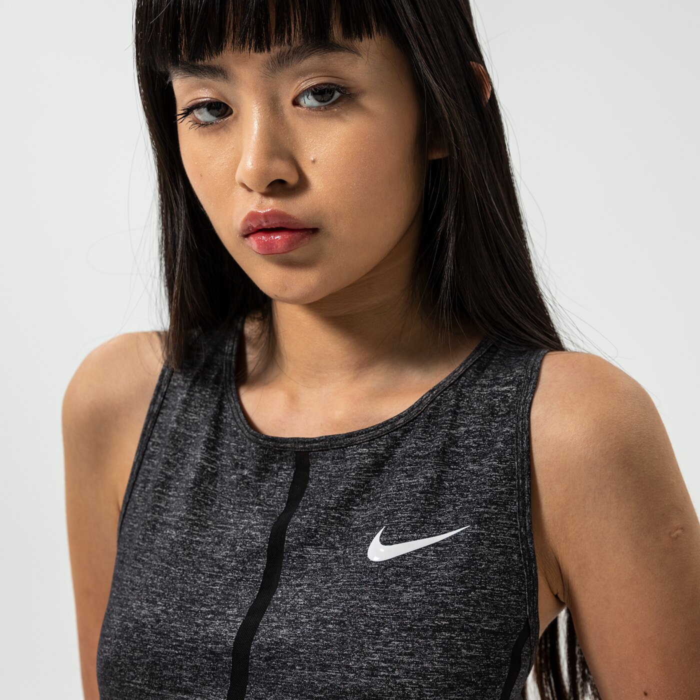 Дамска тениска NIKE ТОП PRO HIPERCOOL HEATHER 889627-011 цвят сив