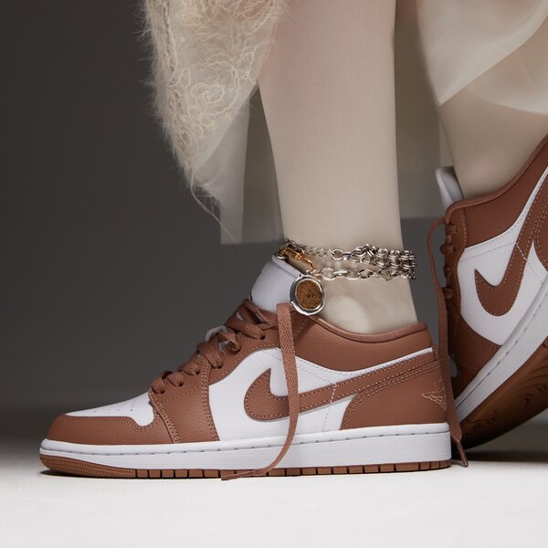 Дамски маратонки AIR JORDAN 1 LOW  dc0774-202 цвят бял