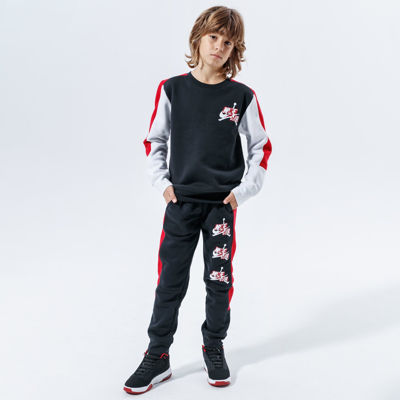 Детски панталони JORDAN ПАНТАЛОНИ JUMPMAN CLASSICS III FLEECE PANT 957529-023 цвят черен