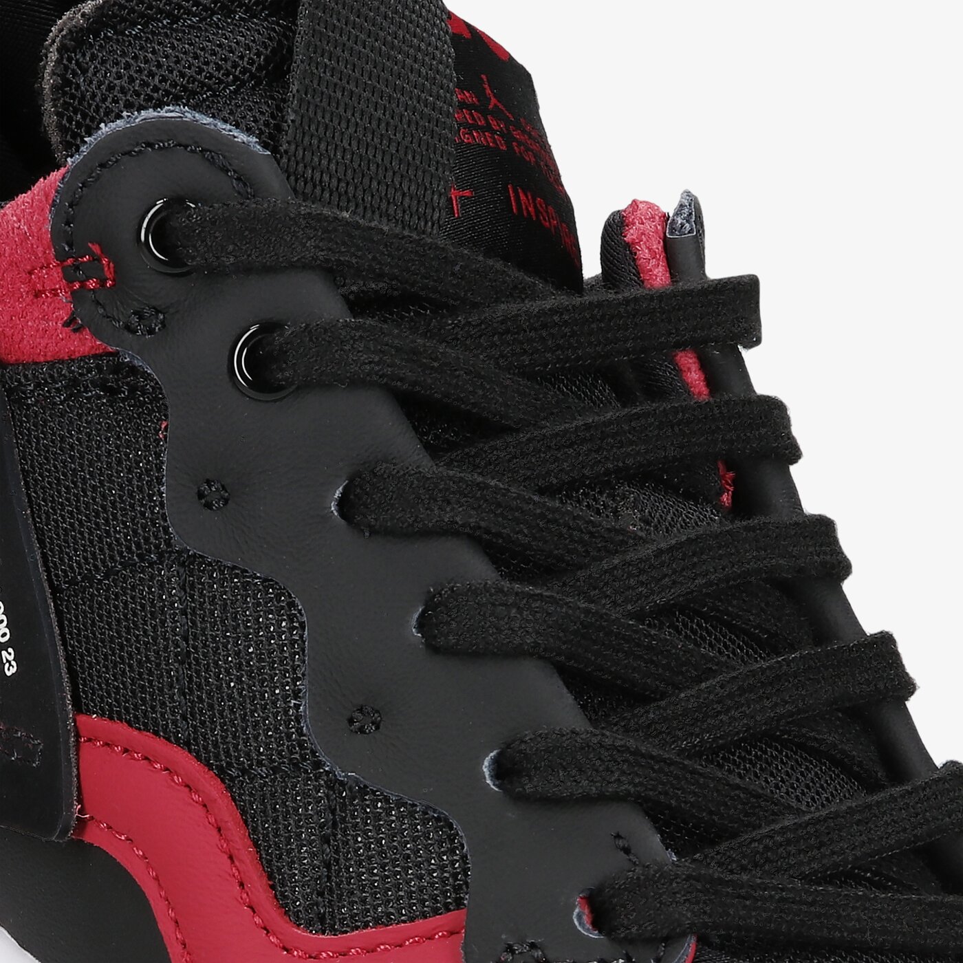 Дамски маратонки JORDAN MA2 cw5992-600 цвят червен