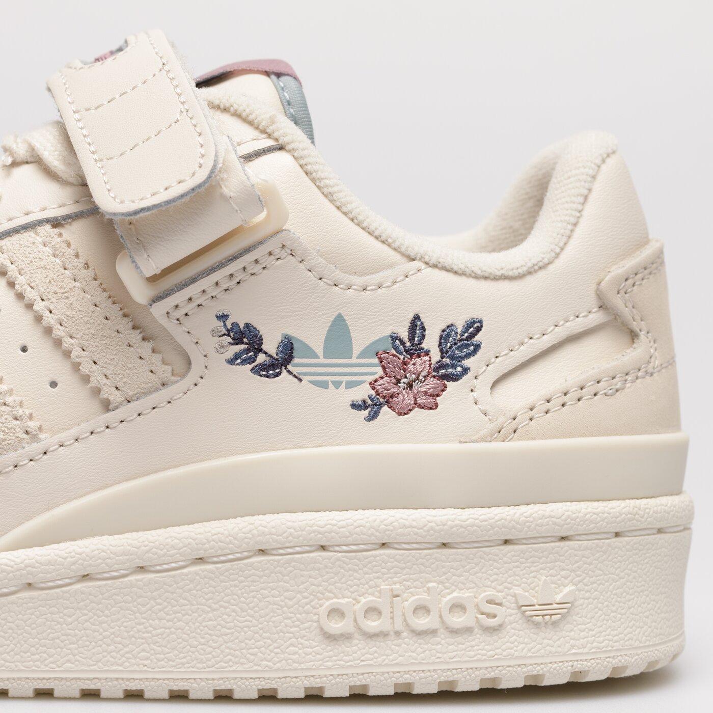 Дамски маратонки ADIDAS FORUM LOW W h03475 цвят многоцветен