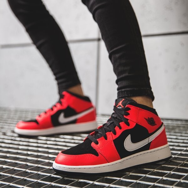 Детски маратонки AIR JORDAN 1 MID (GS) 554725-061 цвят червен