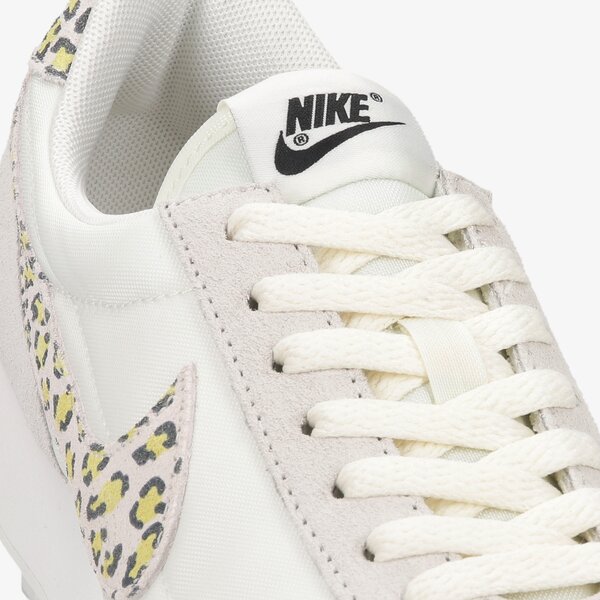 Дамски маратонки NIKE DBREAK SE dm3346-100 цвят бежов