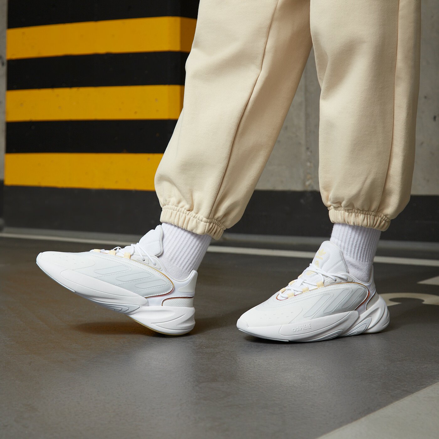 Детски маратонки ADIDAS OZELIA J hq1598 цвят бял