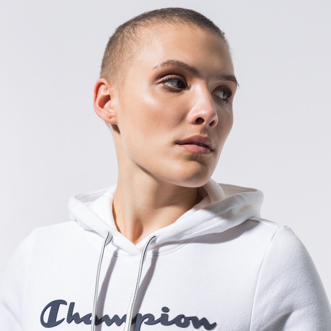 Дамски суичър CHAMPION СУИТЧЪР С КАЧУЛКА HOODED SWEATSHIRT 113207ww001 цвят бял