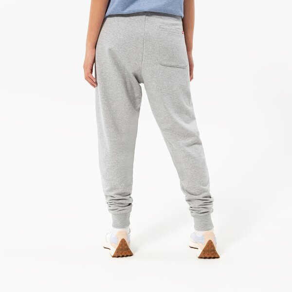 Мъжки панталони NEW BALANCE ПАНТАЛОНИ NB ESSENTIALS STACKED LOGO SWEATPANT mp03558ag цвят сив