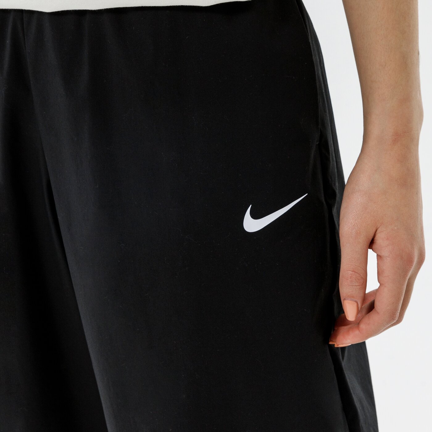 Дамски панталони NIKE ПАНТАЛОНИ W NSW ESSNTL WVN HR PNT CRV dd5975-010 цвят черен