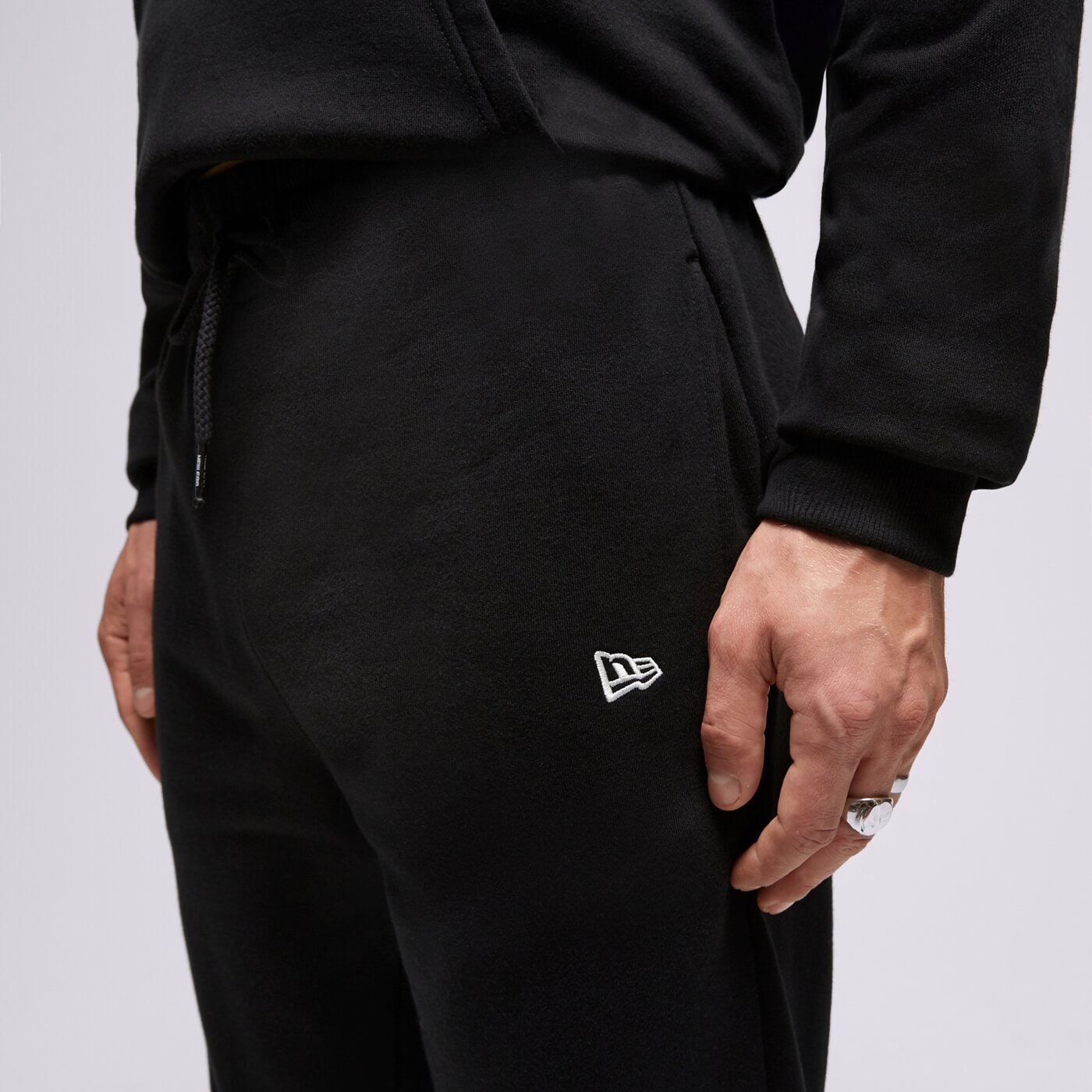 Мъжки панталони NEW ERA ПАНТАЛОНИ NE ESSENTLS JOGGER NONE 60416741 цвят черен