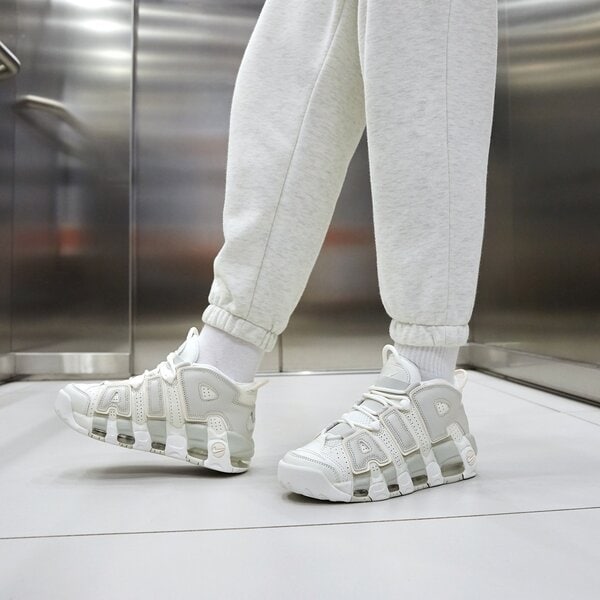 Дамски маратонки NIKE W AIR MORE UPTEMPO dv1137-101 цвят кремав