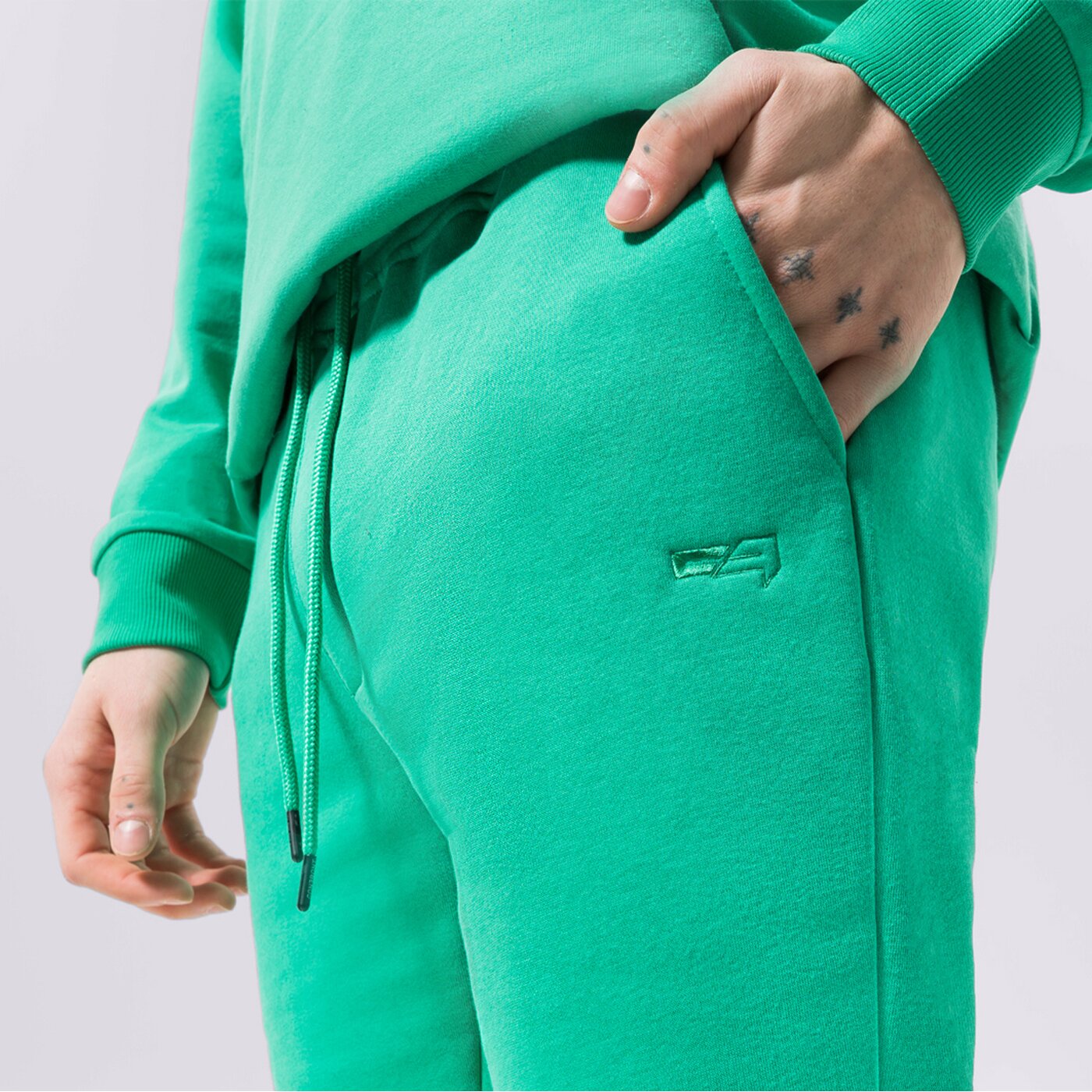 Мъжки къси панталони CONFRONT ШОРТИ ESSENTIAL GREEN cf123szm90003 цвят зелен