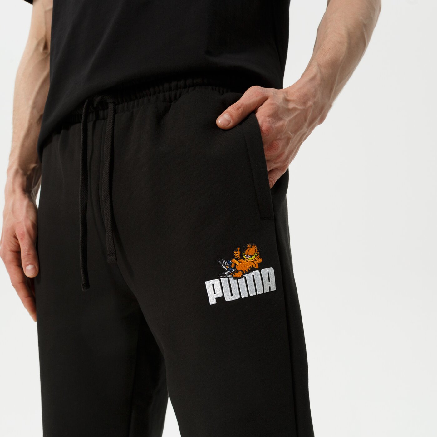 Мъжки панталони PUMA ПАНТАЛОНИ PUMA X GARFIELD SWEATPANTS 534436 01 цвят черен
