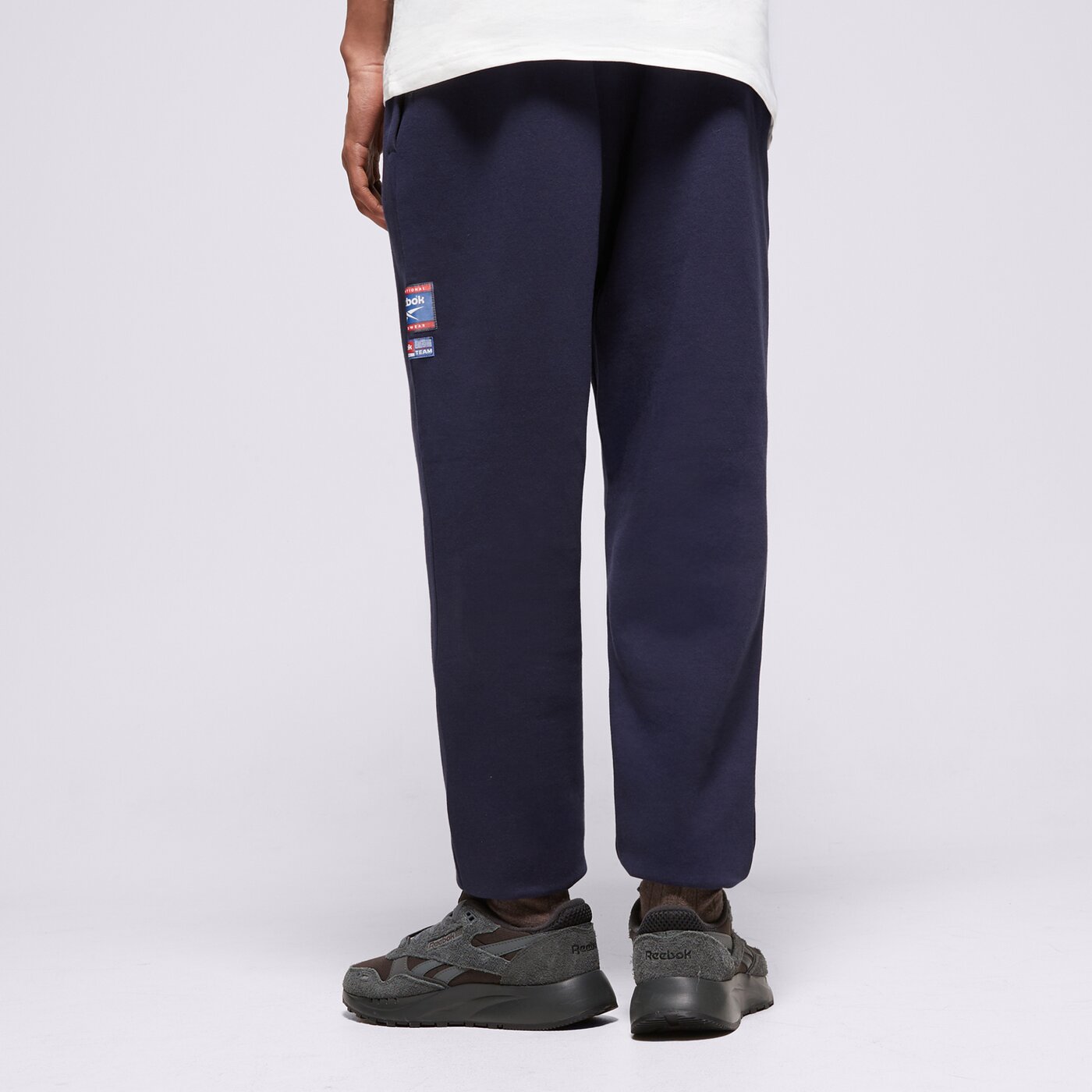 Мъжки панталони REEBOK ПАНТАЛОНИ RI BADGE 100205446 цвят тъмносин