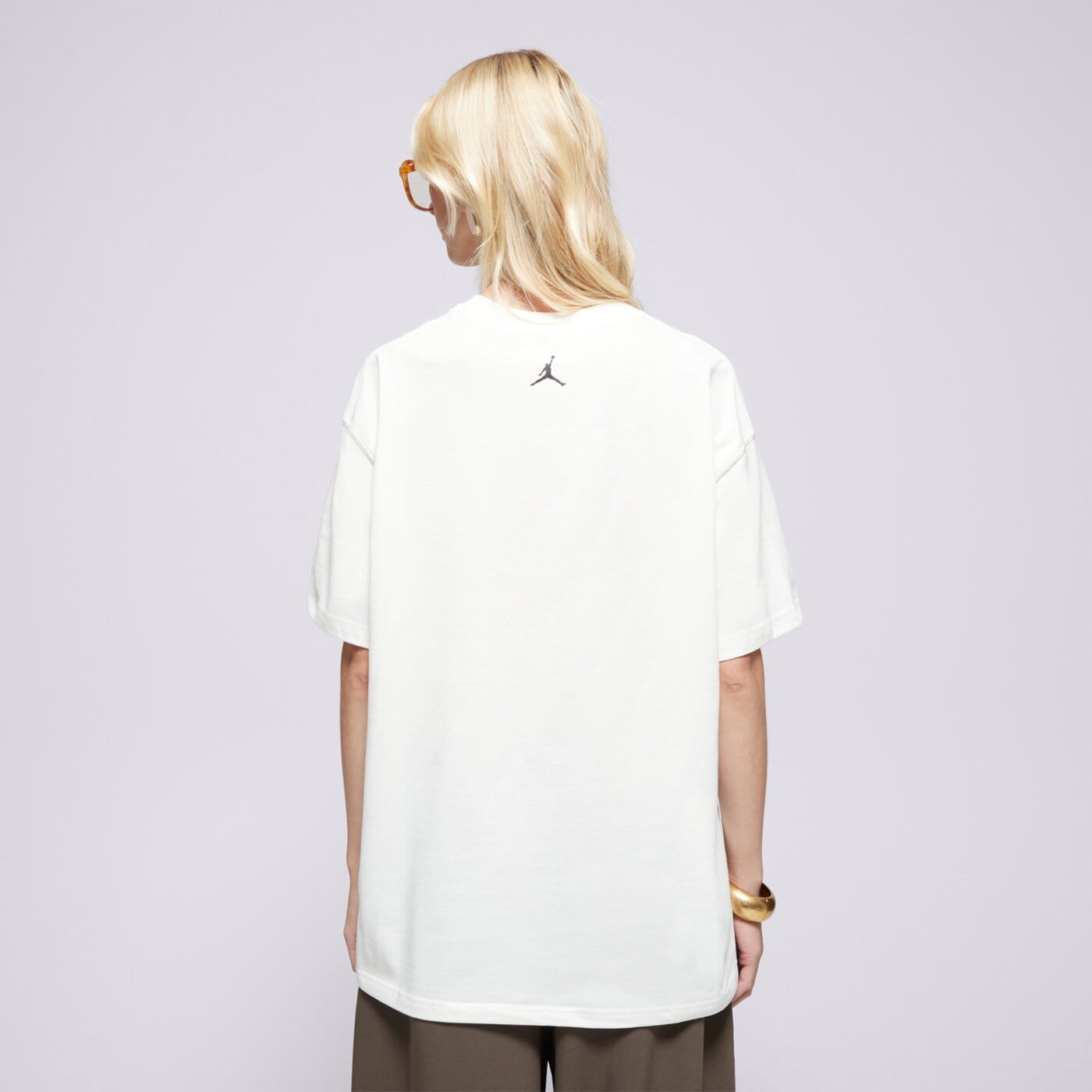 Дамска тениска JORDAN ТЕНИСКА W J SS OS GFX TEE MIXTAPE hj0190-133 цвят кремав