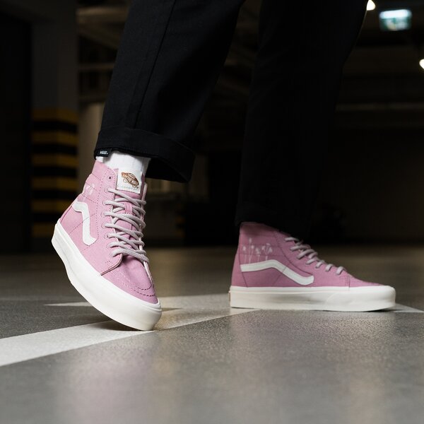 Дамски маратонки VANS UA SK8-HI TAPERED vn0a5krubd51 цвят розов