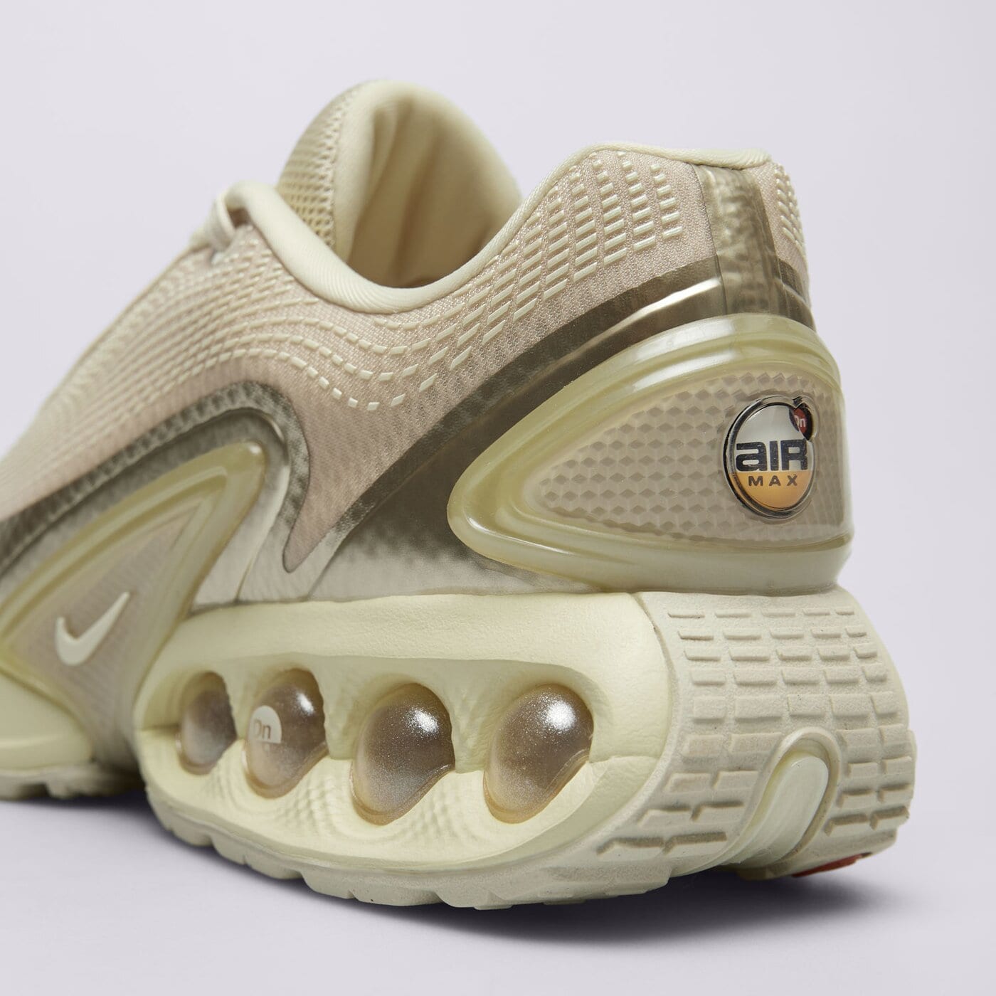 Дамски маратонки NIKE W AIR MAX DN  hv4861-200 цвят бежов