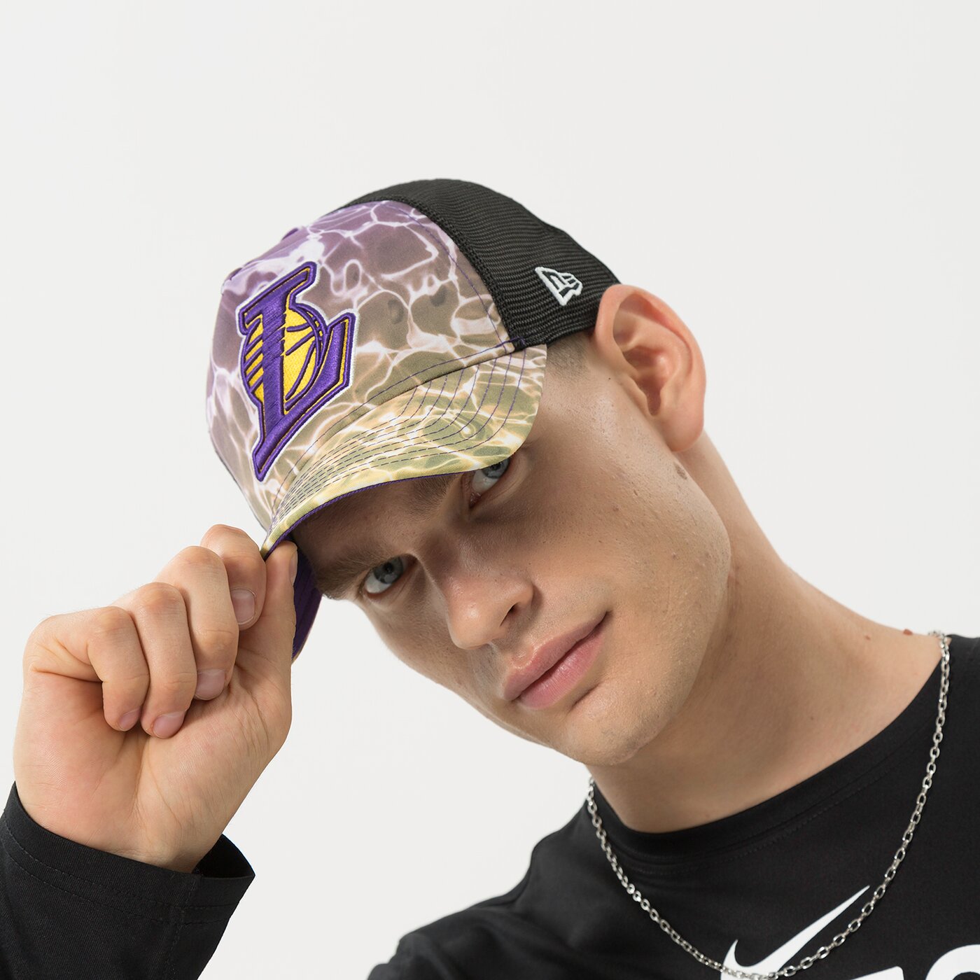 Мъжка шапка с козирка NEW ERA ШАПКА SUMMER CITY TRUCKER LAKERS LOS ANGELES LAKERS 60240455 цвят многоцветен