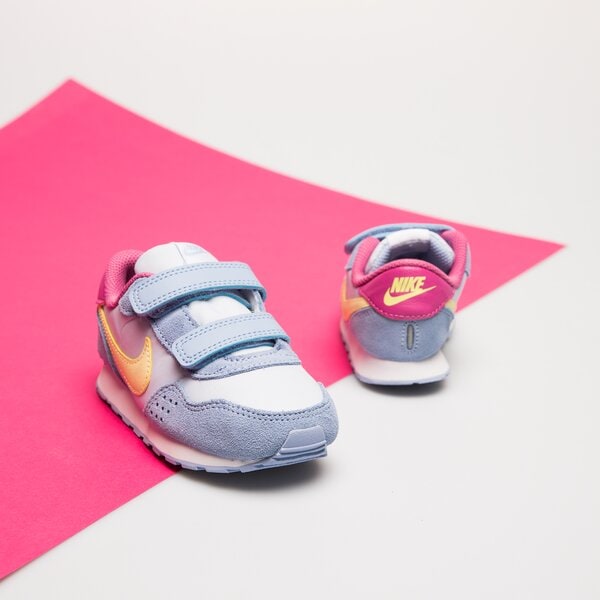 Детски маратонки NIKE MD VALIANT cn8560-407 цвят многоцветен