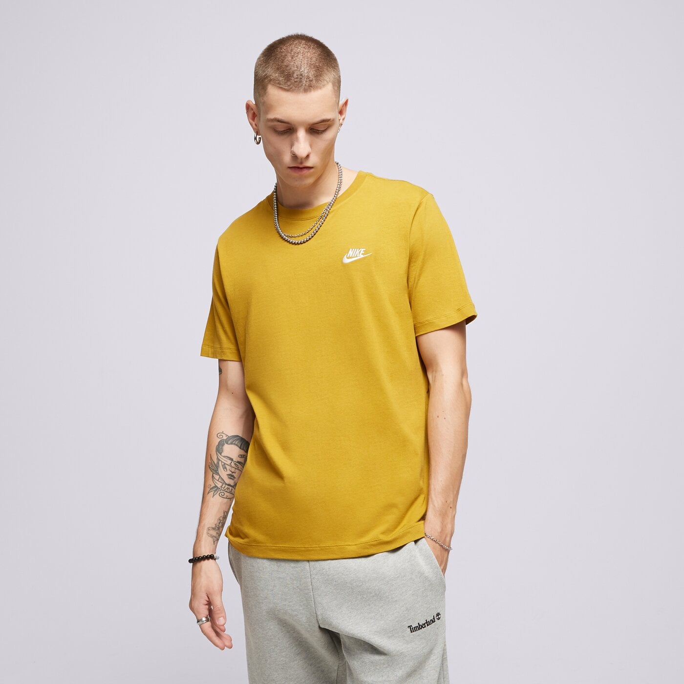 Мъжка тениска NIKE ТЕНИСКА SPORTSWEAR CLUB ar4997-716 цвят горчица