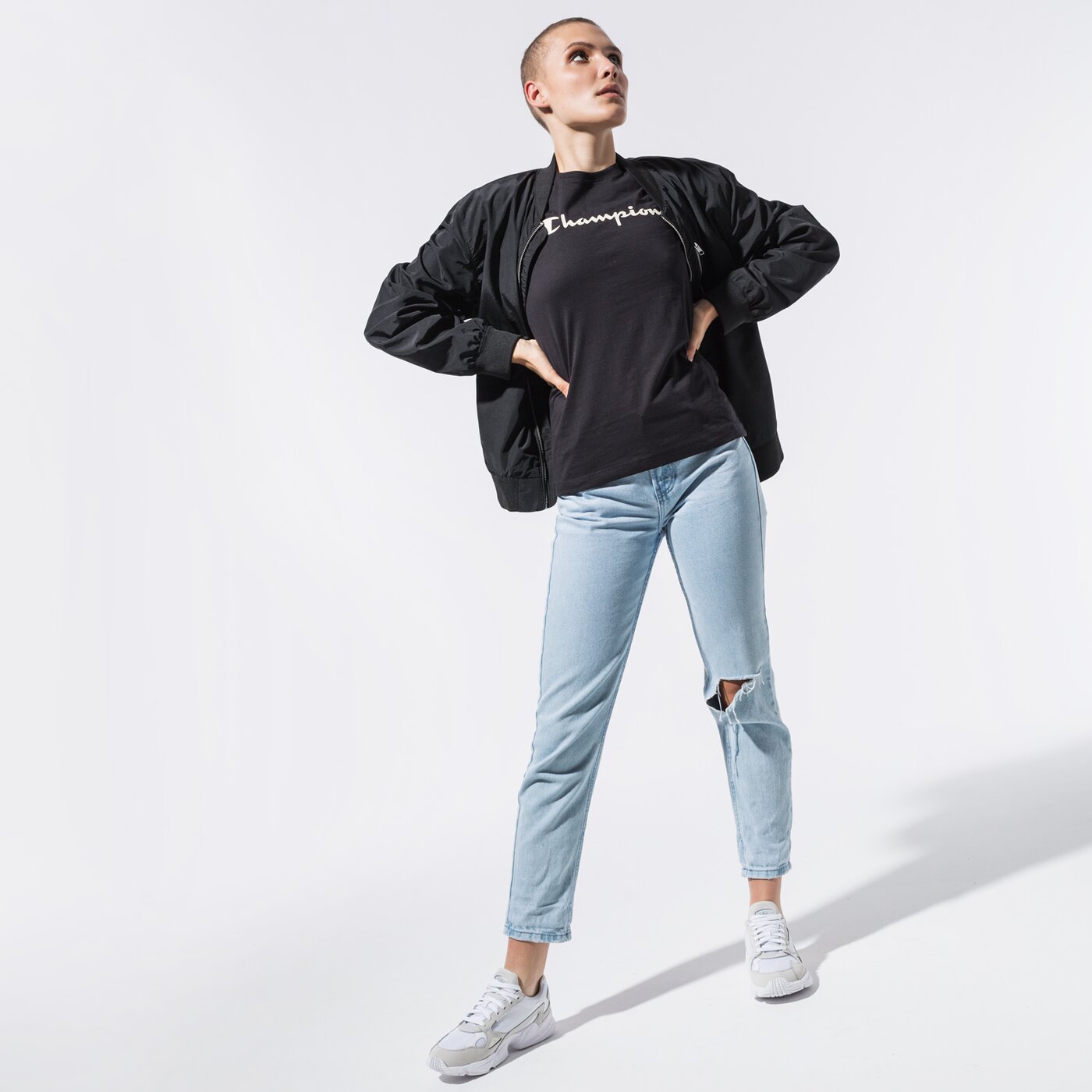 Дамска тениска CHAMPION ТЕНИСКА CREWNECK ТЕНИСКА 113223kk001 цвят черен