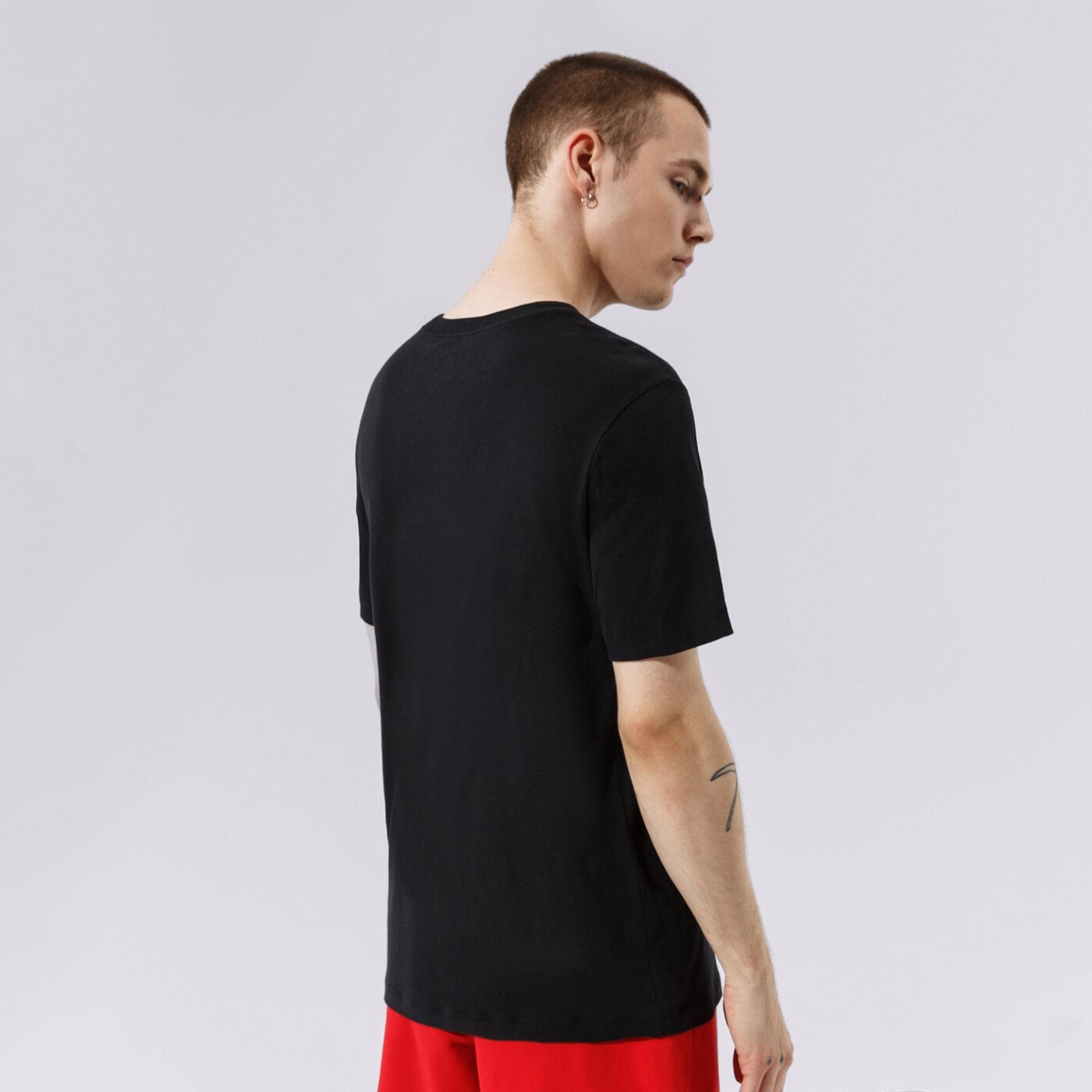 Мъжка тениска JORDAN ТЕНИСКА M J JUMPMAN EMB SS CREW dc7485-010 цвят черен