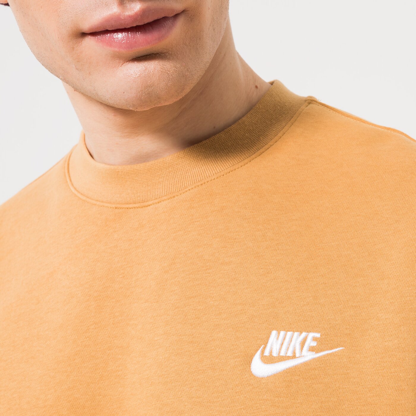 Мъжки суичър NIKE СУИТЧЪР SPORTSWEAR CLUB FLEECE bv2662-722 цвят горчица