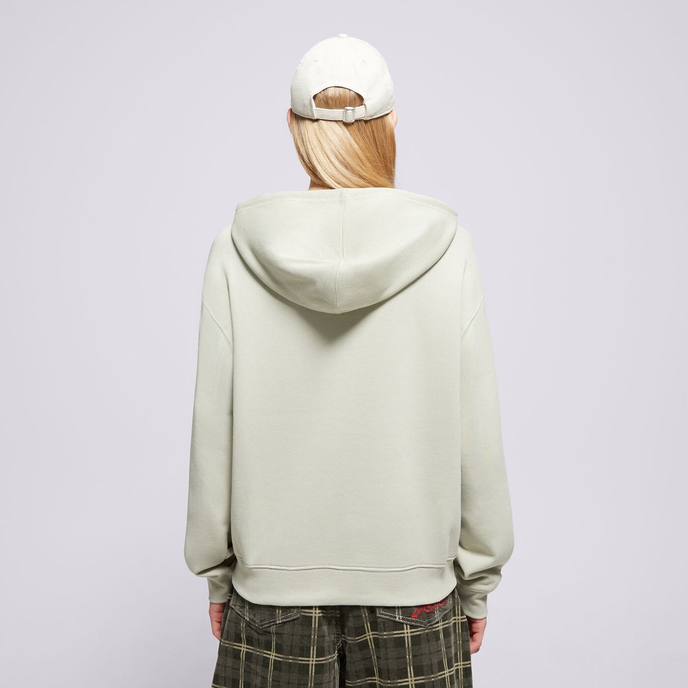 Дамски суичър NEW BALANCE СУИТЧЪР С КАЧУЛКА SPORT ESSENTIALS wt41507ovn цвят зелен