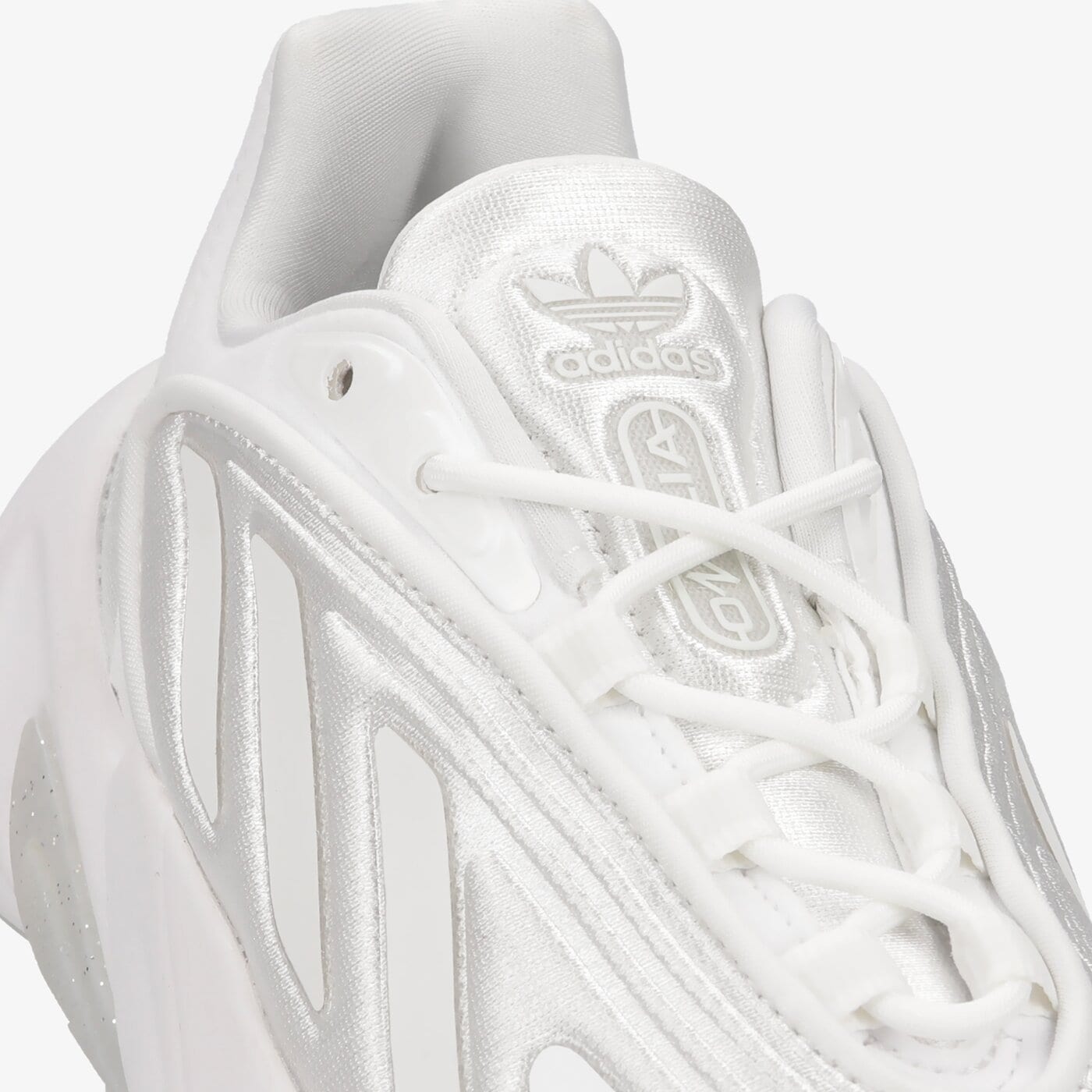 Дамски маратонки ADIDAS OZELIA W h04269 цвят бял