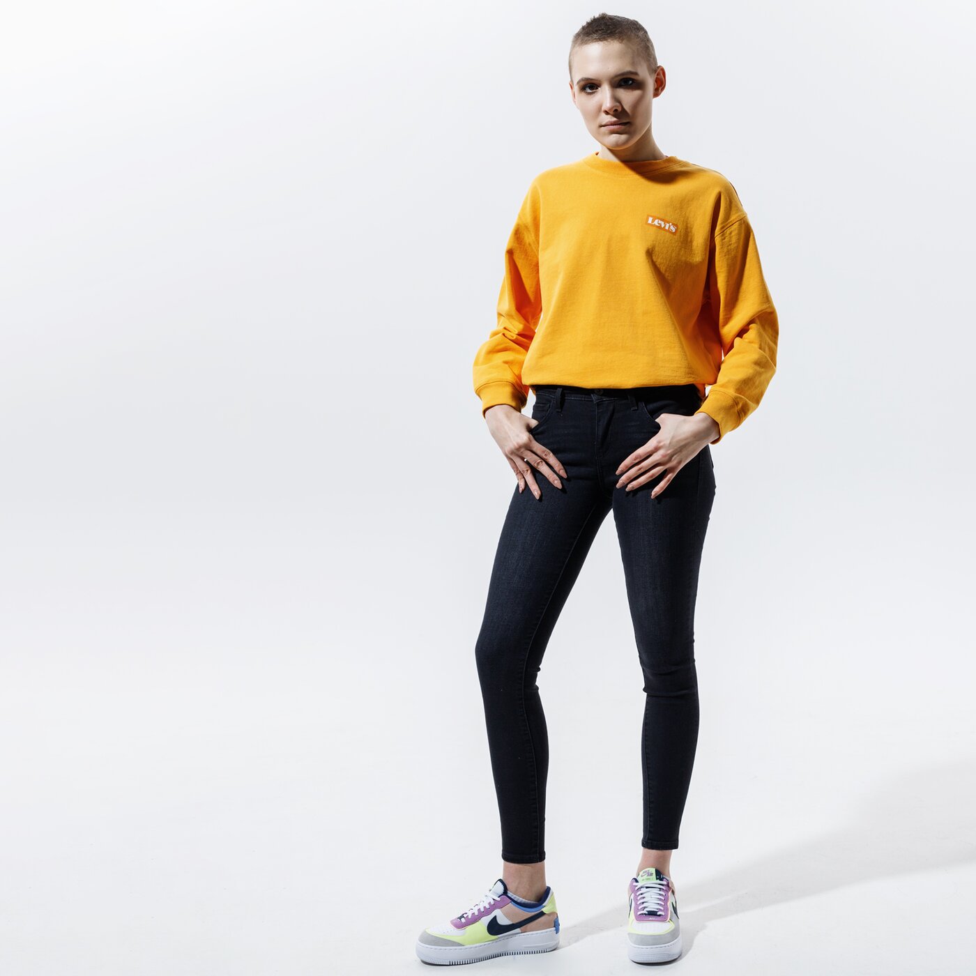 Дамски суичър LEVI'S СУИТЧЪР GRAPHIC STANDARD CREW 18686-0018 цвят жълт