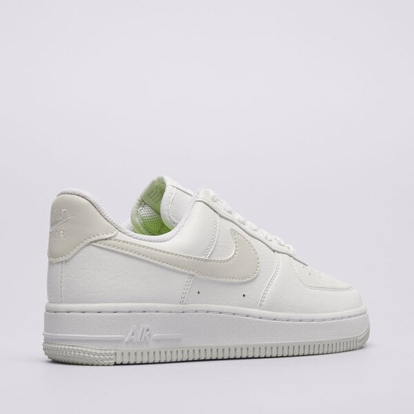 Дамски маратонки NIKE AIR FORCE 1 '07 SE dv3808-104 цвят бял