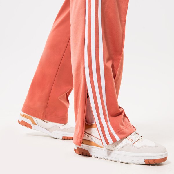 Дамски панталони ADIDAS ПАНТАЛОНИ FIREBIRD TP PB hn5898 цвят кафяв