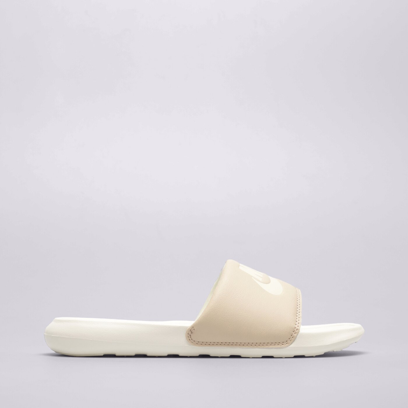 Дамски чехли и сандали NIKE VICTORI ONE cn9677-108 цвят бял