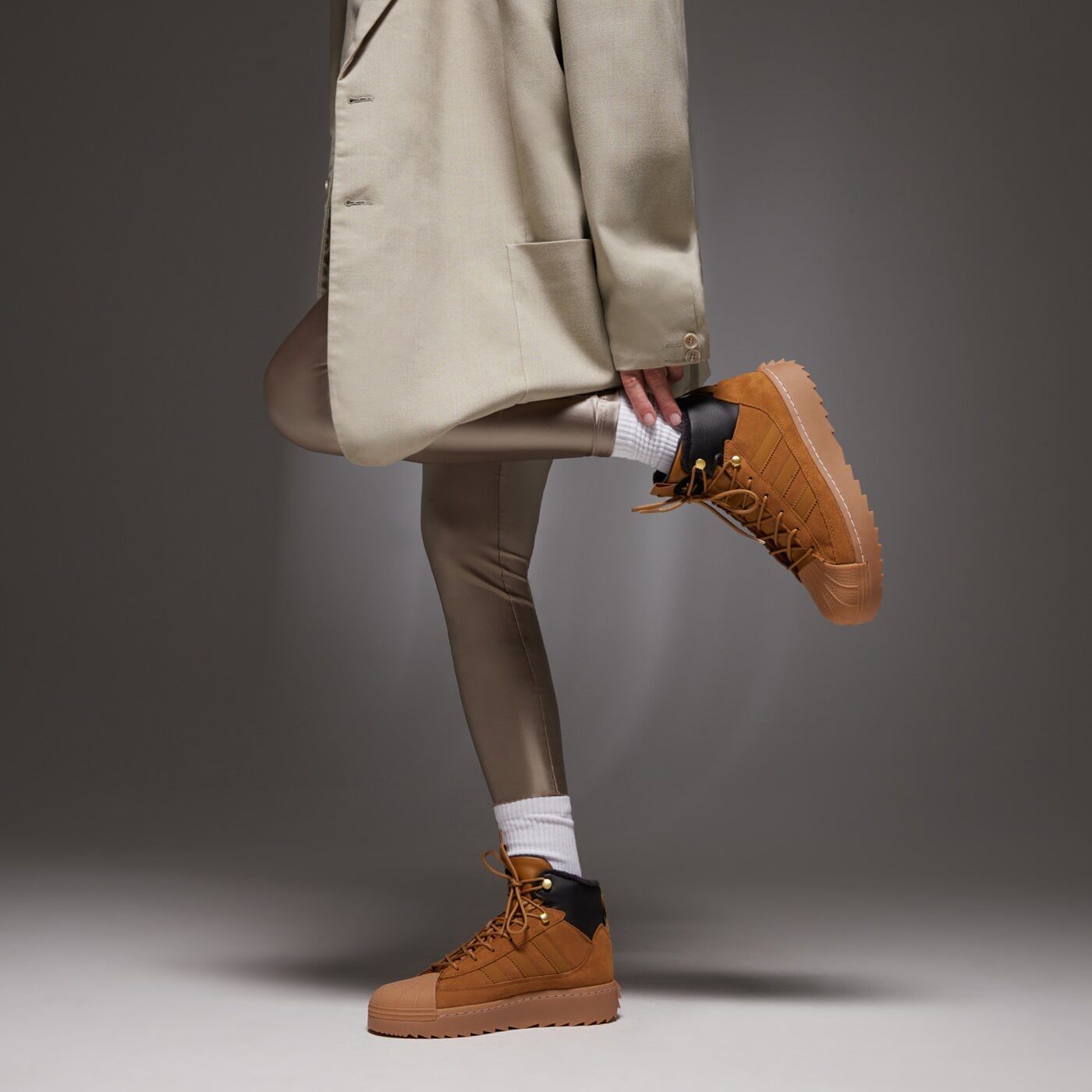 Детски зимни обувки ADIDAS SUPERSTAR WINTER TREK J jq0345 цвят кафяв