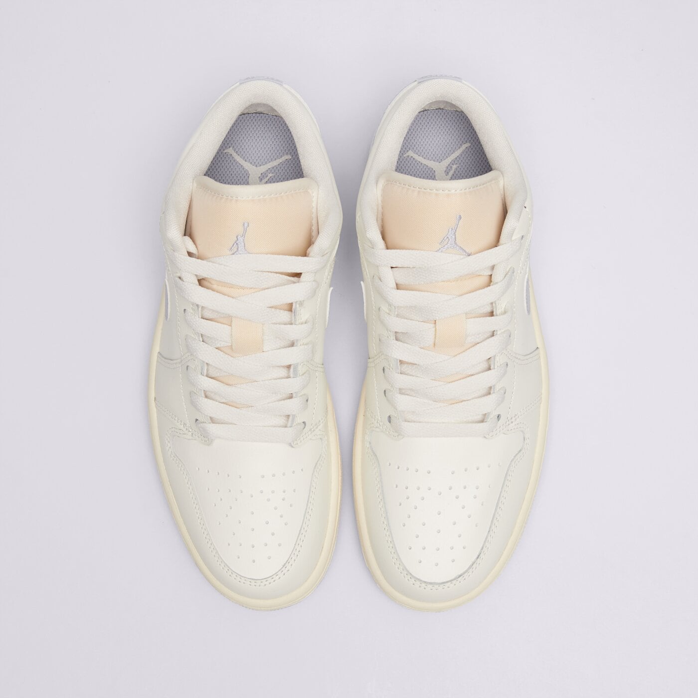 Дамски маратонки WMNS AIR JORDAN 1 LOW dc0774-106 цвят бежов