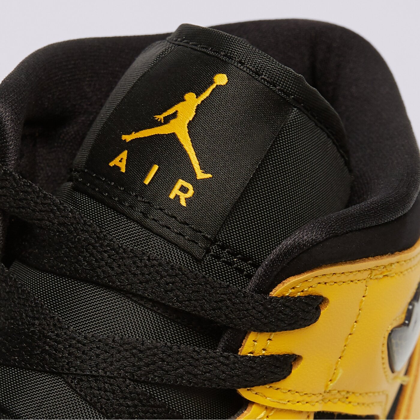 Мъжки маратонки AIR JORDAN 1 MID  hj6654-071 цвят черен