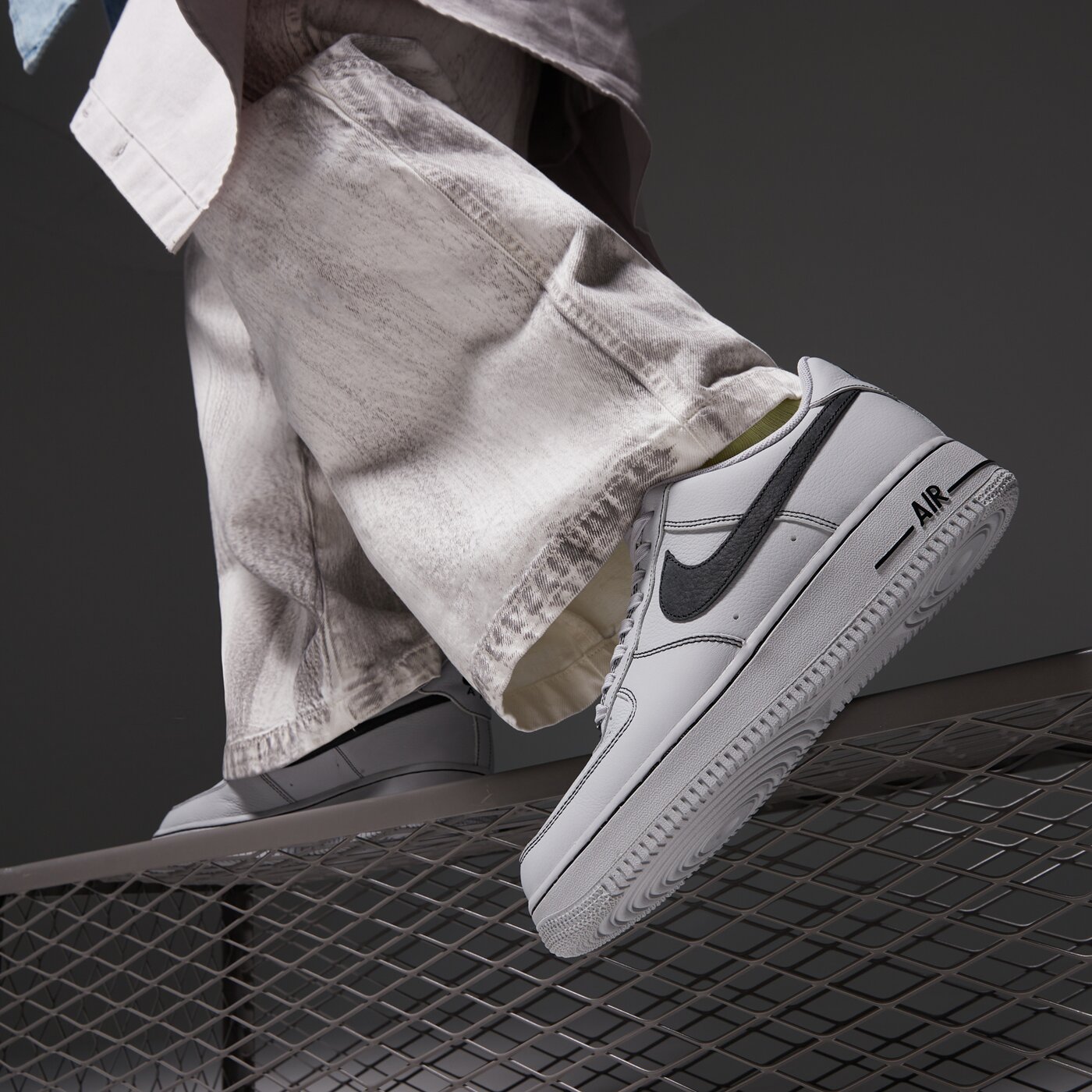 Мъжки маратонки NIKE AIR FORCE 1 '07 LV8 hq2037-004 цвят сив