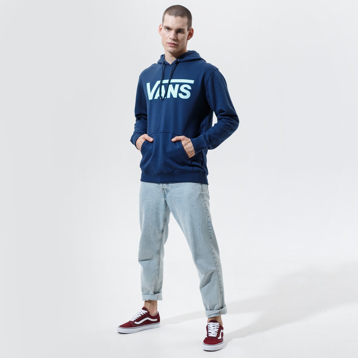 Мъжки суичър VANS СУИТЧЪР С КАЧУЛКА MN VANS CLASSIC   PO HOODIE II АНЦУГS vn0a456bz561 цвят тъмносин
